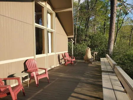 Cozy Ridge Top Mountain Cabin - A World Away