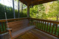 Riverfront Cabin: Relax and Renew on the New River Hotels in Bald Mountain