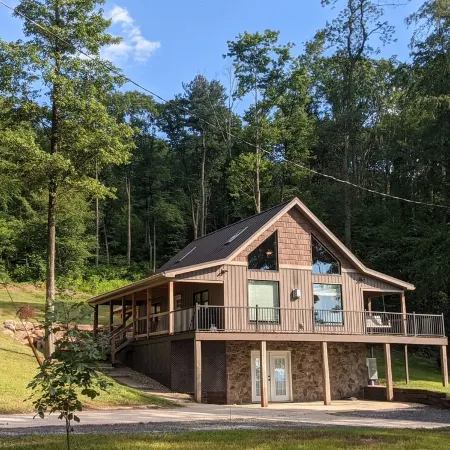 Vista Getaway - Secluded country cabin, with wrap around porch and patio