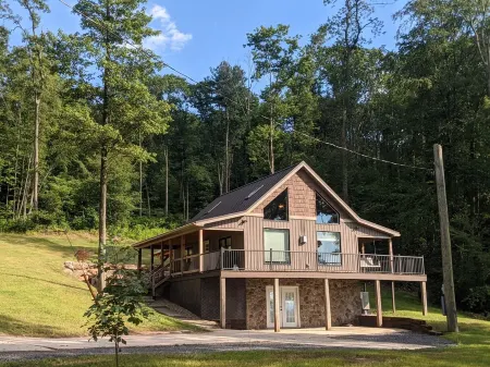 Vista Getaway - Secluded country cabin, with wrap around porch and patio