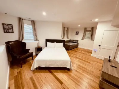 Upscale Unit 1 at Perrin Place فنادق في 