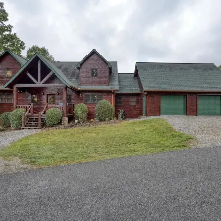 Peaceful Easy Feeling-3Br Cabin in Blairsville w/Fireplace and Mountain Views!