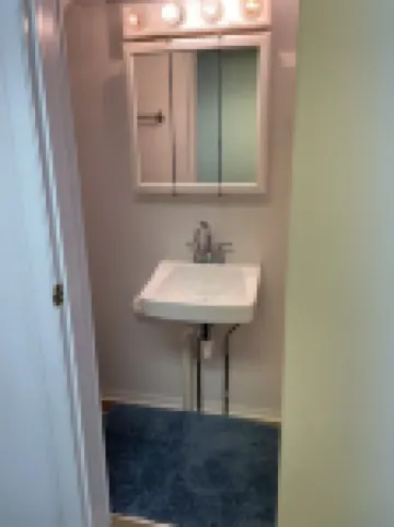 Spacious Studio apartment w/kitchen, outdoor space