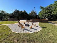 Remodeled house, 15 min. to Lake Texoma- pickleball and sand volleyball courts.