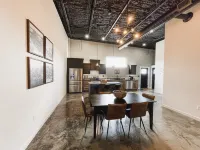 The Flats - Industrial modern loft within walking distance to downtown! マウンテン・ホームのホテル
