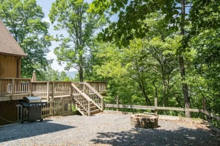 Luxury Bryce Cabin w/ Hot Tub, Mountain Views, Theater, Game Room, Firepit!