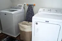 5Br, 3Ba, 10 beds, SuperHost, 5 min to Eisenhower