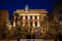 Panoramic sea view of port and beaches Hôtels à proximité de : Ile de Bendor
