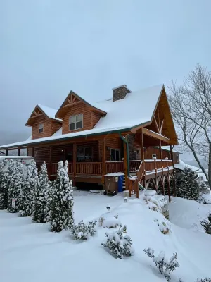 Luxury cabin with a million dollar view and hot tub
