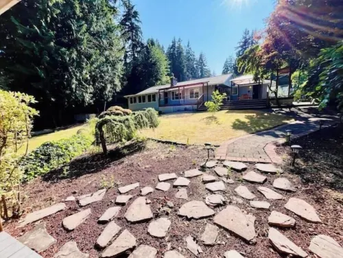 Charming 2BR w/ Garden Retreat & 2 Free Parking