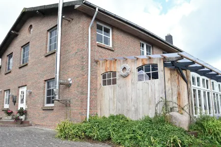 North Sea vintage house - 200 square meter 5 star design vacation home for 8 people Отели в г. Крумштедт