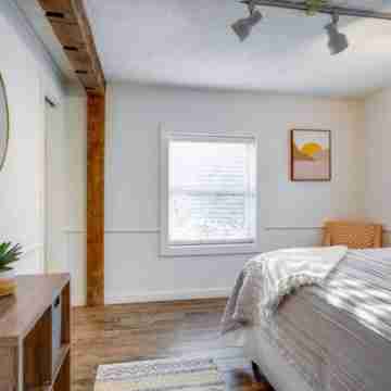 Cozy Bungalow Home in the Heart of Stowe Village Rooms