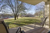 2 bedroom, 2 bath ground floor condo with indoor pool minutes from Branson strip