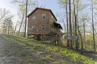 Nature Retreat Near Buffalo River w/ Hot Tub