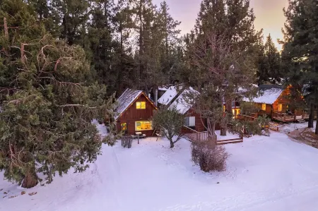 Cozy Modern Cabin with Lofted Bedroom in brilliant Big Bear