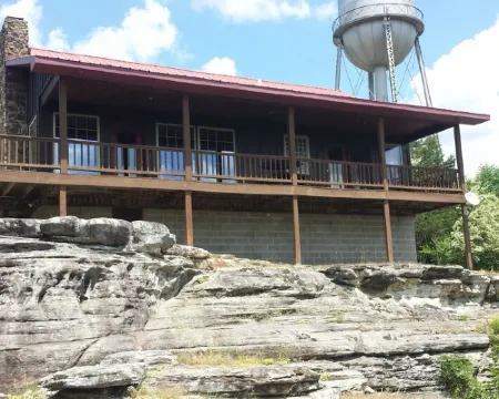 Calico Rock Cabin-500 Calico St 390 Chessmond Ferry Rd viewing the White River Hotels in Izard County