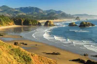 Luxurious Retreat in SW Portland with 7-Person Hot Tub – Sleeps 14 Comfortably! 웨스트 해븐-실번 호텔