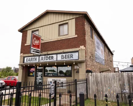 Historic innkeeper's apartment above a brewery taproom Hoteles en Superior