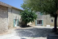 Charming furnished apartment in Mas, UzËs, pool, 656 yards away from town centre