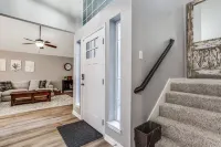 Rockwall Lux Retreat💥Pool&Spa💥Covered Patio-5min walk downtown-Parks-Trails-Lake