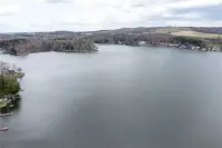 Charming 2-bedroom cottage on Loon Lake