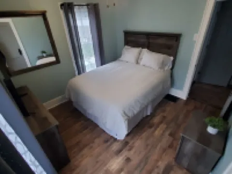 Comfortable 3 Bedroom Home, Free Parking, WIFI Hotels in Auglaize County