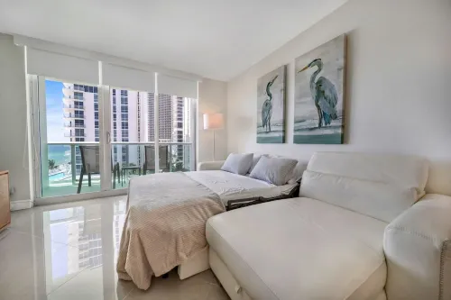 Luxe Hollywood Beachfront Condo