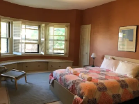 Historic Brownstone Townhouse, 7 beds/3.5 baths, Fenway Boston Hotels in Brookline