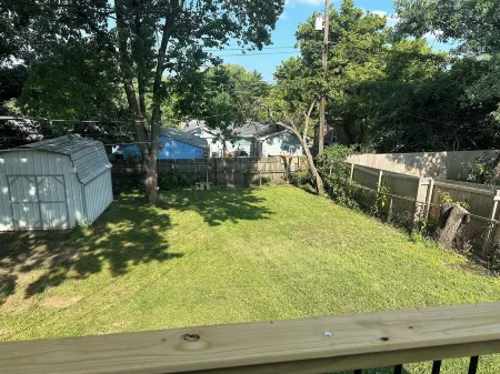 Cozy 4-bedroom house in enjoyable Lexington with WiFi, AC. Centrally located.