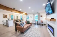 Vero Beach Gem: Pool, Game Room, King Beds, minutes to the beaches...