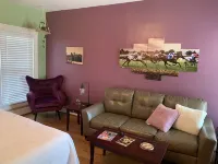 Historic Downtown Morgan Street Apartment - Pet Friendly! Hotels in Woodford County