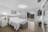 LUXURY Lake house-5 BD,  5 BA, Pool, Hot-Tub, Grill, Mini Golf and Tiki Hut 메리 브랜던 공원 주변 호텔