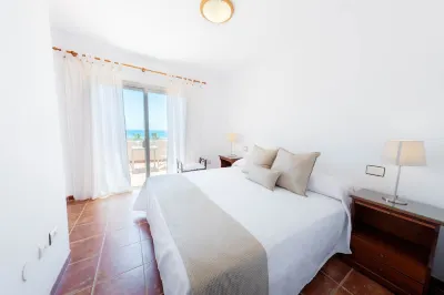 Bright townhouse facing the sea Отели рядом с достопримечательностью «Terminal B of Tenerife South Airport»