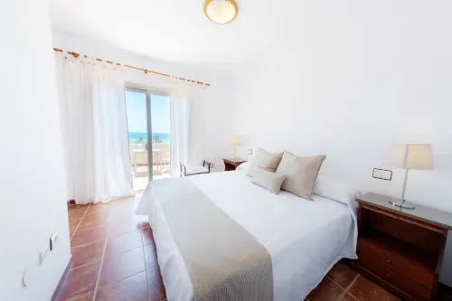 Bright townhouse facing the sea