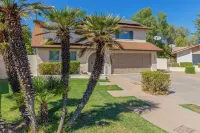 Spacious Glendale Home, 5-bedrooms on golf course, Sleeps 12, pets welcome Hotel a Deer Valley
