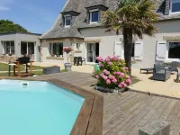 VILLA Sea view, Swimming pool, 50 m from the beach Hotels in Santec