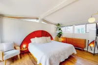 Mid-Century Treehouse with Yard and Views! AMAZING Location! Pet-friendly!