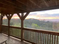 Majestic Mountain Views! Easy Road Access, Just 10Mins from Dollywood! - วิวภูเขา
