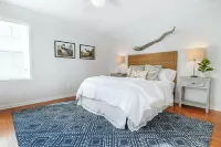 Charming Home, Main Lake, Great Views, Sunsets, Lake Gaston