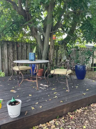 Charming 2 Bedroom Cottage Homestead with AC, WiFi in Deerfield Beach Отели рядом с достопримечательностью «Парк Дирфилд Айленд»