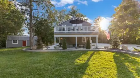 Your home away from home in downtown, historic Farmington!