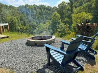 Luxurious Mountain Cabin, Hot tub, Pet friendly, campfire, views, Ocean Blue