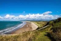 Romantic and cosy cottage,  countryside views, near to the beach and mountains