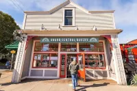 2 blocks to cafes &shops in SE Portland's Sellwood neighborhood