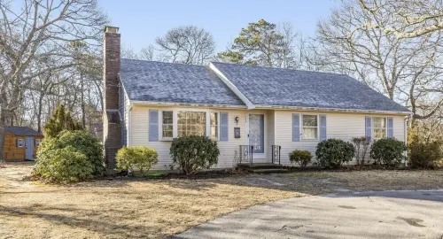 3-bedroom Cape Cod ranch just steps to private beach or Cooks Brook public beach