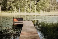 “The Beatnik nook” - tiny cabin in the woods - sauna, outdoor tub!