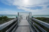 Hot Tub is rumbling! Luxe ,30A Beach, 2 Free Bikes, between Alys Beach &Rosemary