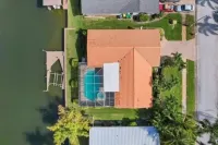 Private home with Pool and Boat Dock