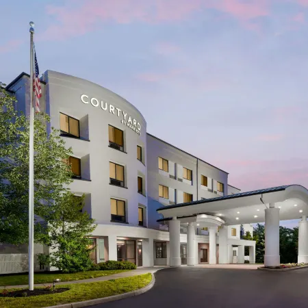 Courtyard Hartford Farmington Отели рядом с достопримечательностью «Тринити-колледж»