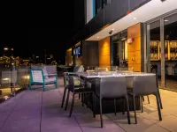 Aloft St. Louis Cortex Hotels near Fox Theater